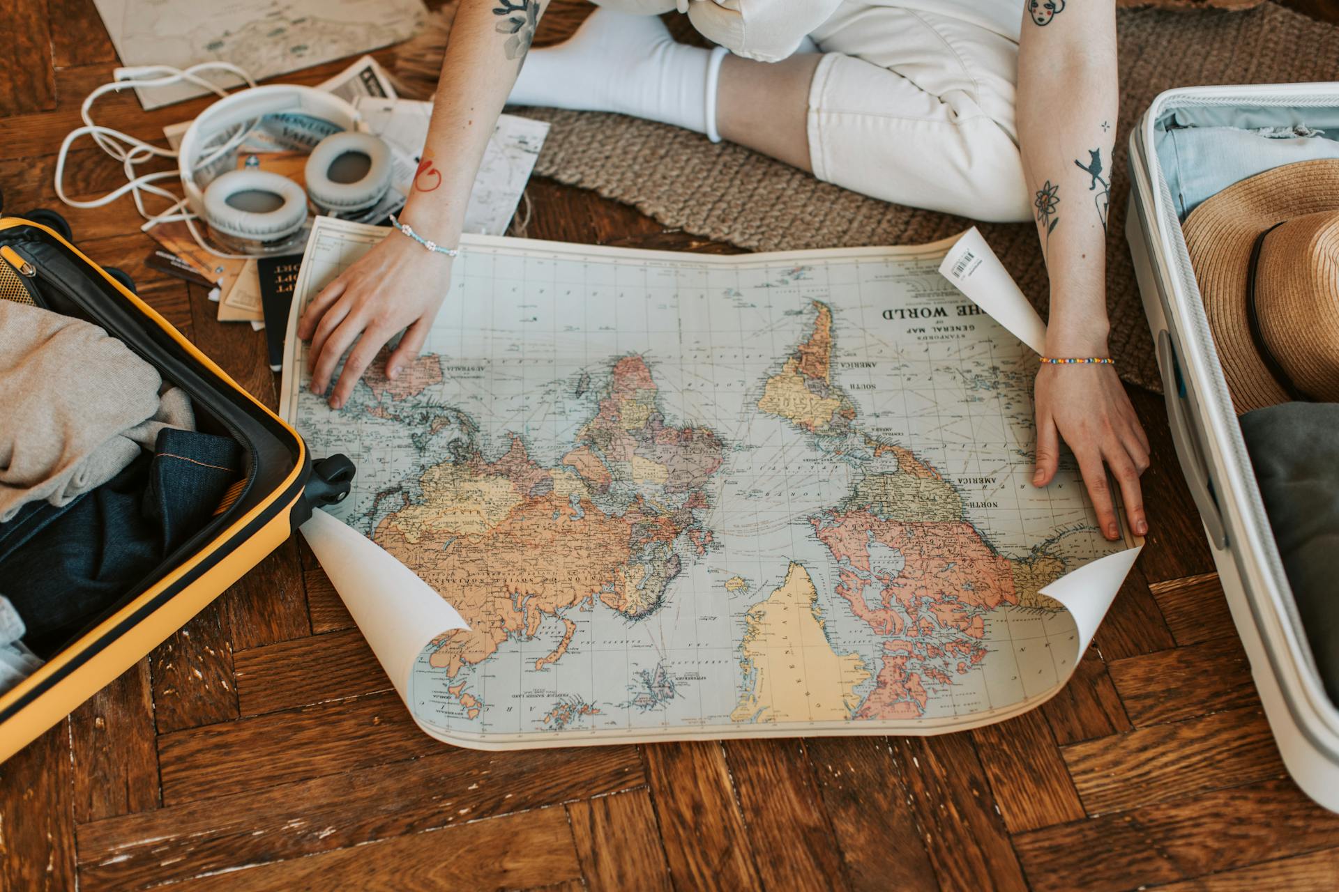 20 Essential Items to Pack for Any Trip (A Checklist)